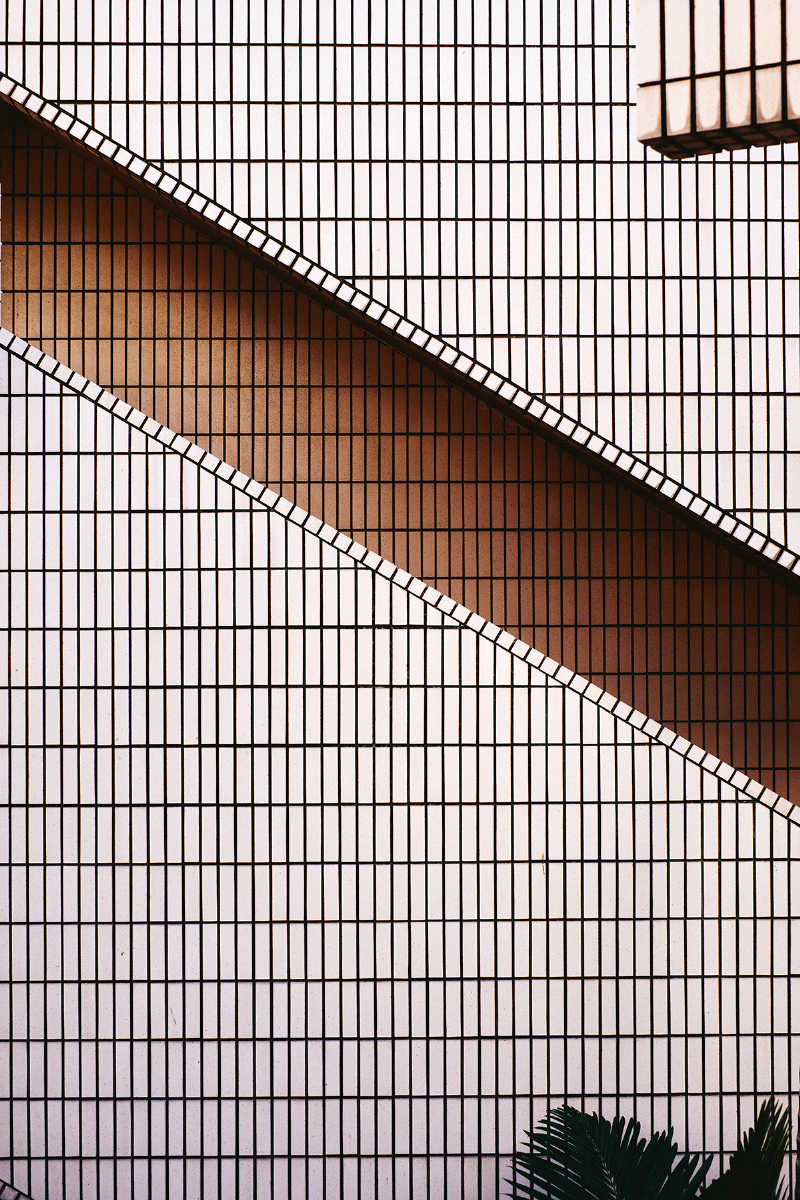 Moderne kunstværk "Diagonal" af Erik Cheng til hjemmet