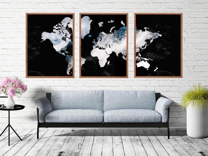 Stilfuld 3-delt verdenskort plakat i sort og rosa design