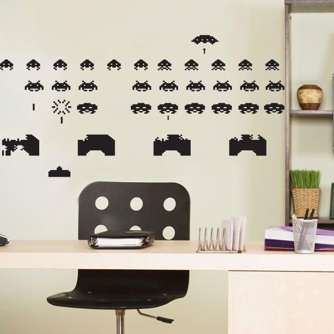 Space Invaders Vægklistermærke – Retro Gaming Dekor!