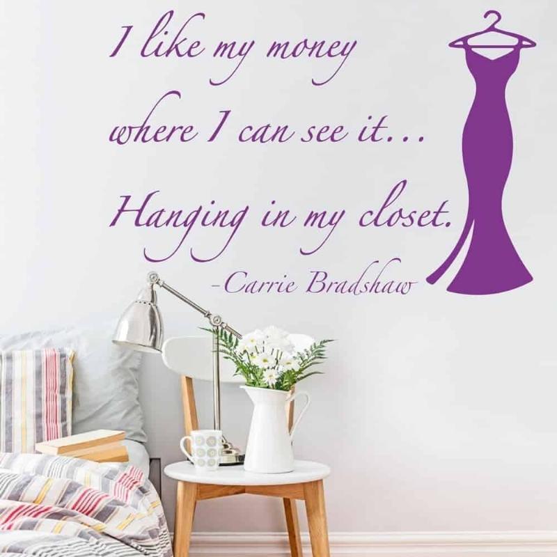Vægdekoration - "Hanging In Closet" Wallsticker Tilbud!
