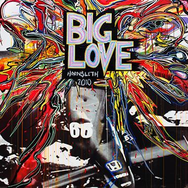 Imponerende Vægkunst: Big Love F1 af Hornsleth