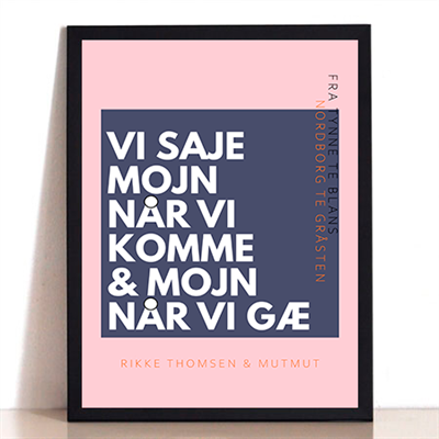 Mojn Når Vi Kommer – Plakat i Blå & Lyserød til Hjemmet