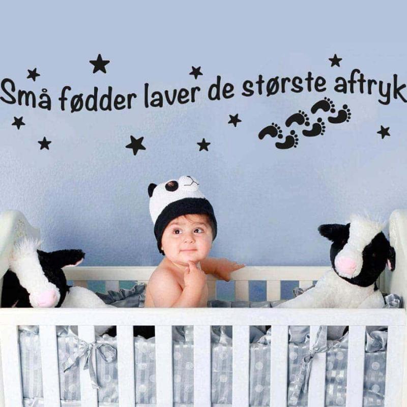 Små Fødder Væglampe Klistermærke - Fantastisk Børnekunst