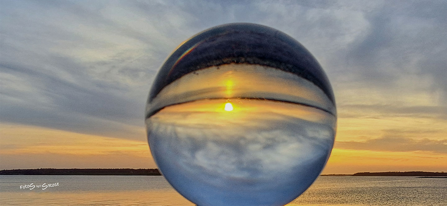 Solnedgang i Glaskugle – Fantastisk Kunst til Dit Hjem