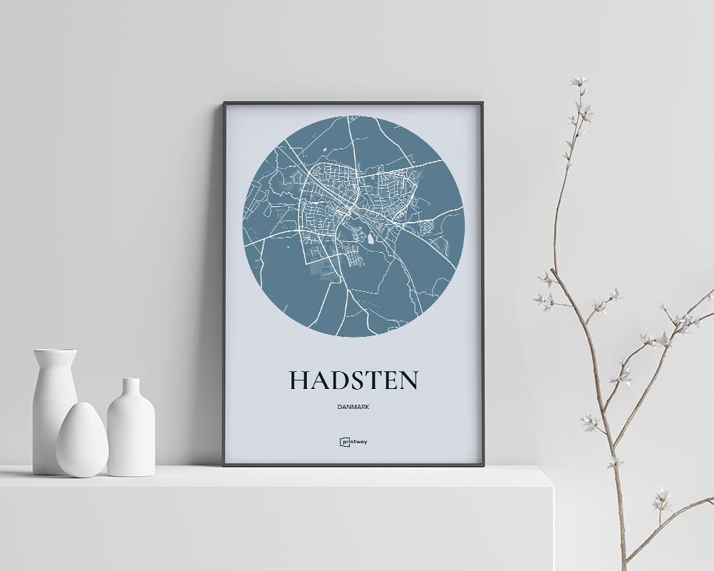 Hadsten Bykort Plakat - Havblå Minimalistisk Design 70x100 cm