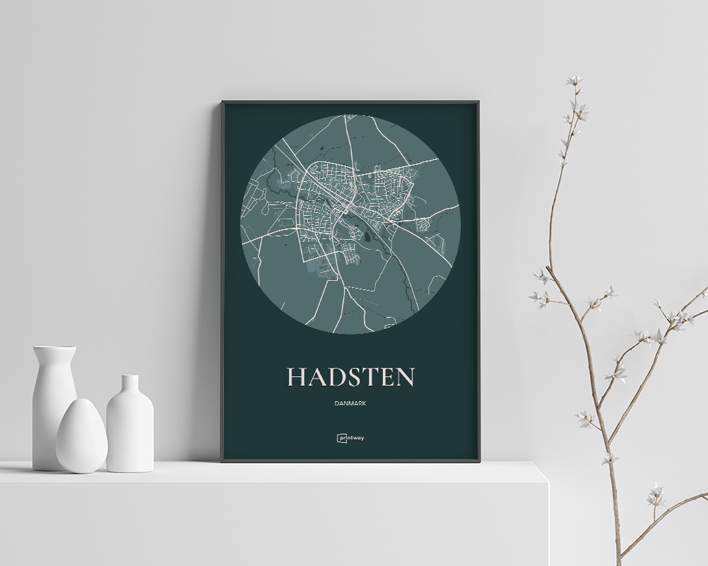 Hadsten Bykort Plakat i Skovgrøn - 70x100 cm