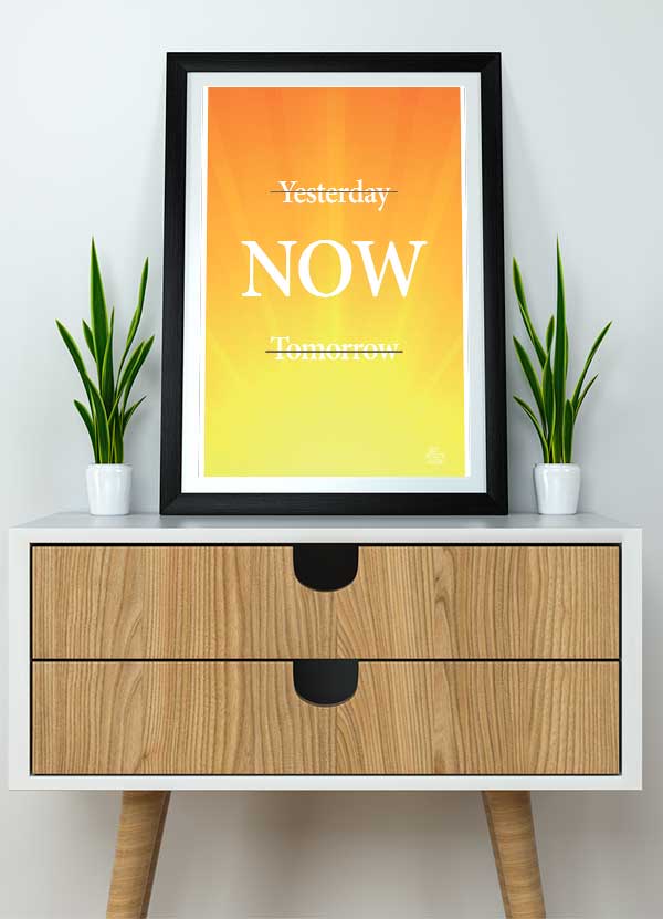 Plakat "I går, NU, i morgen" (gul) - Kr. 199,-