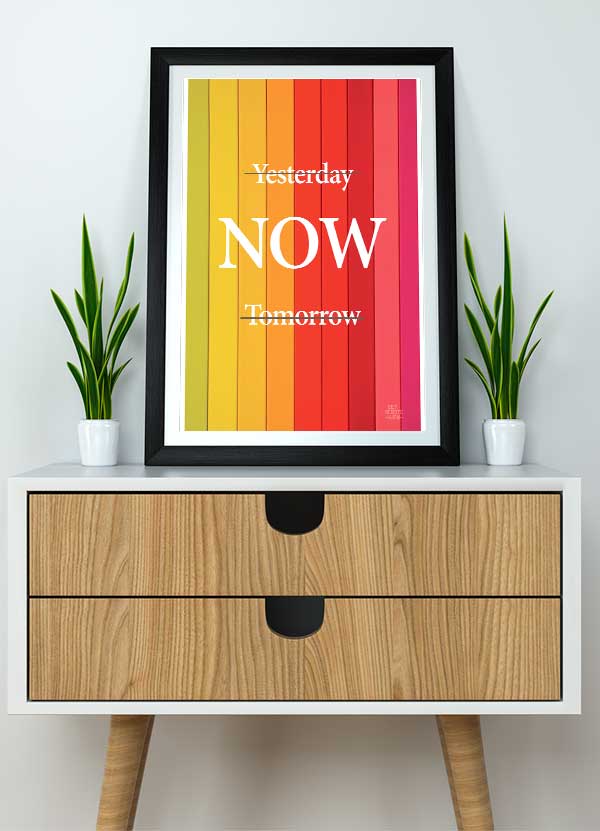 Farverig plakat: "I går, NU, i morgen" - A4 21 x 29,7 cm