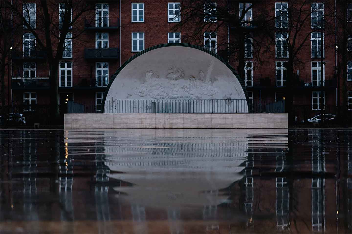 Enghavetribune af Casper Norrbohm – Unikt kunstværk til hjemmet